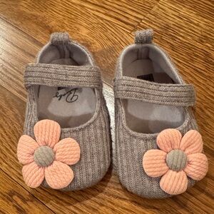 Baby Girls Gray Knit Mary Janes with Peach Flower Accent - size 12cm